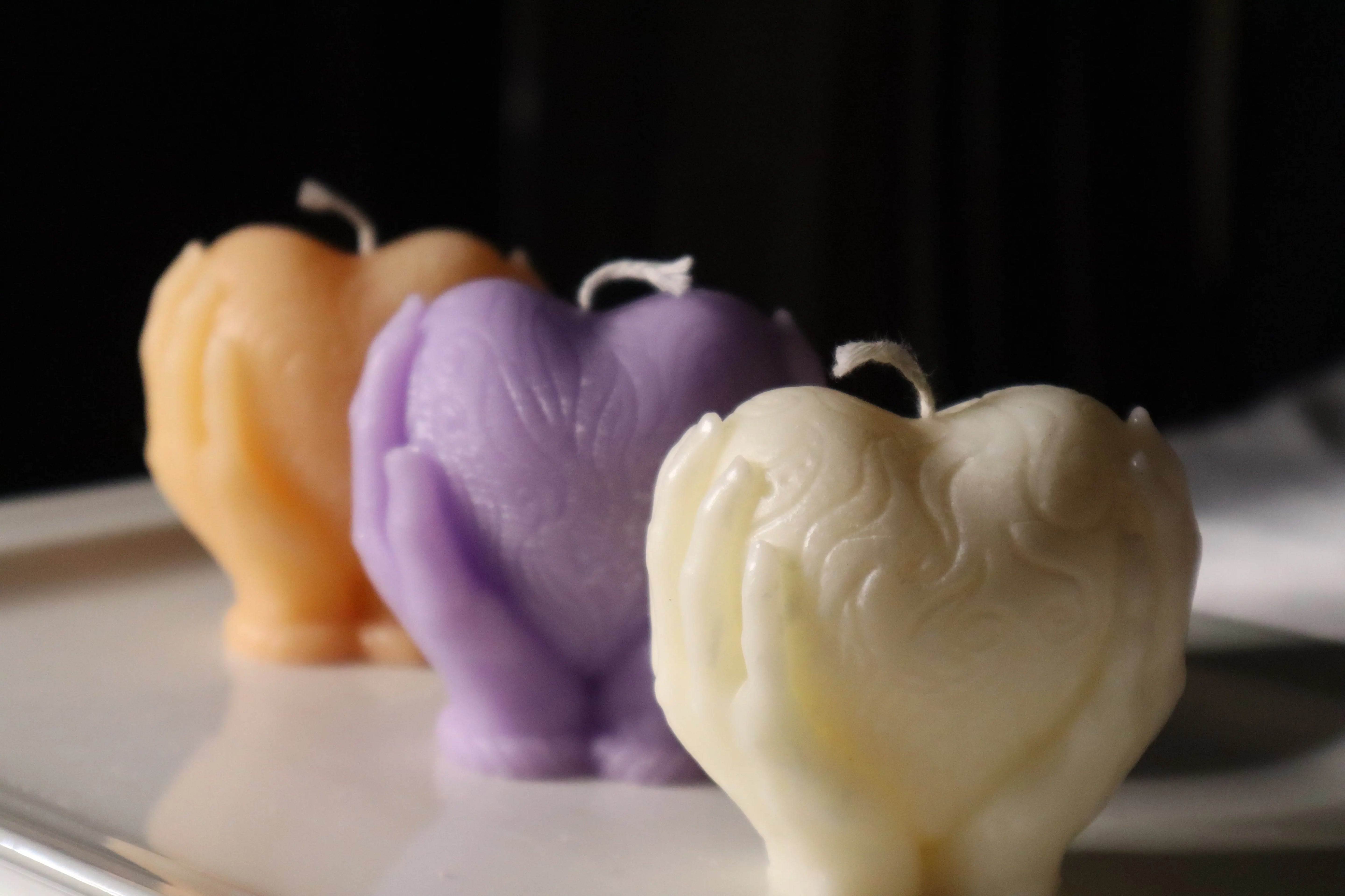 HEART HOLDING qandeelofficial